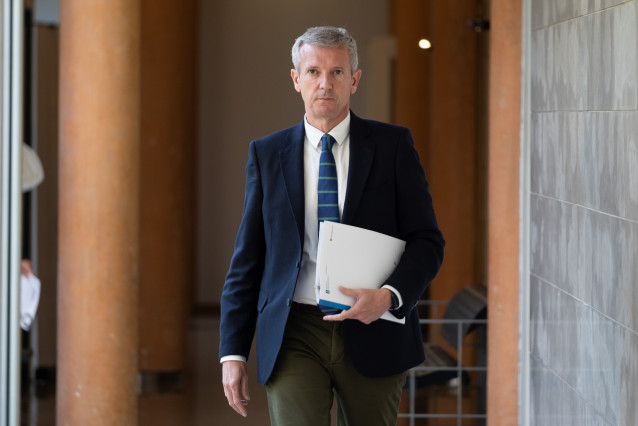 El presidente de la Xunta, Alfonso Rueda, en los pasillos del complejo administrativo de San Caetano.