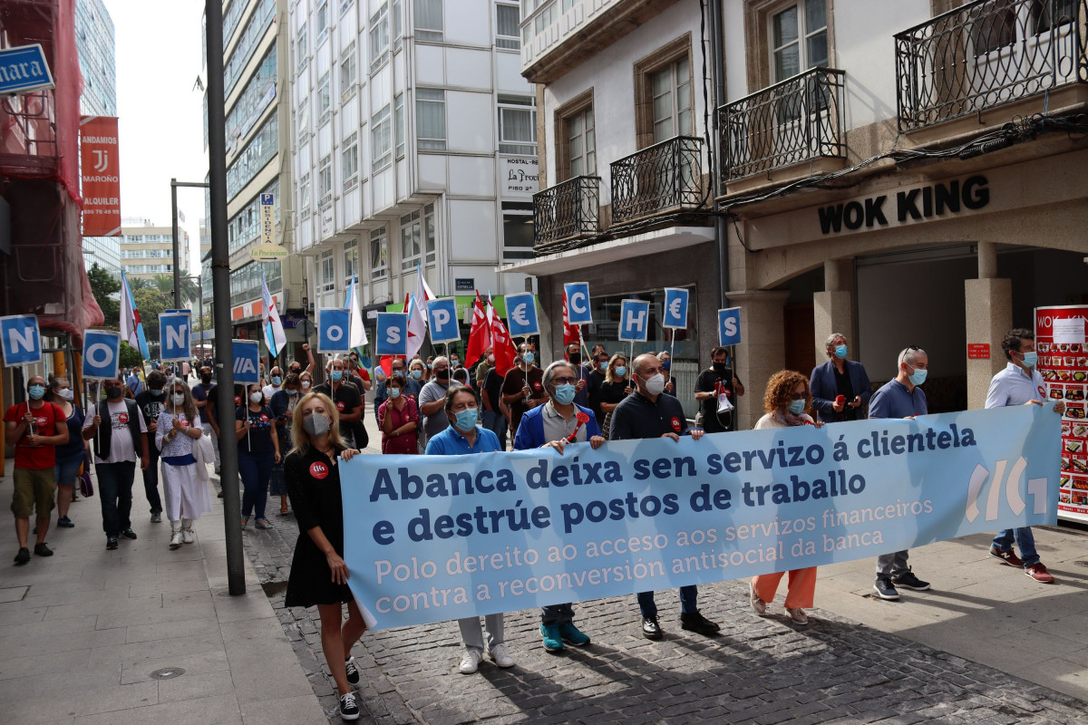 Una pasada protesta contra el cierre de oficinas de Abanca en Vimianzo en una foto de la CIG