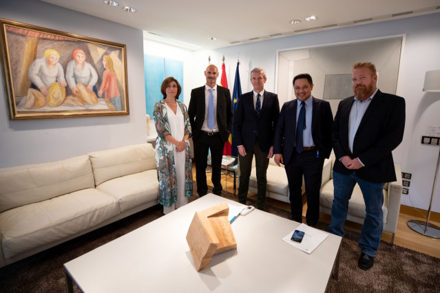 El presidente de la Xunta, Alfonso Rueda, mantiene una reunión con directivos de la empresa biotecnológica Lonza Biologics.