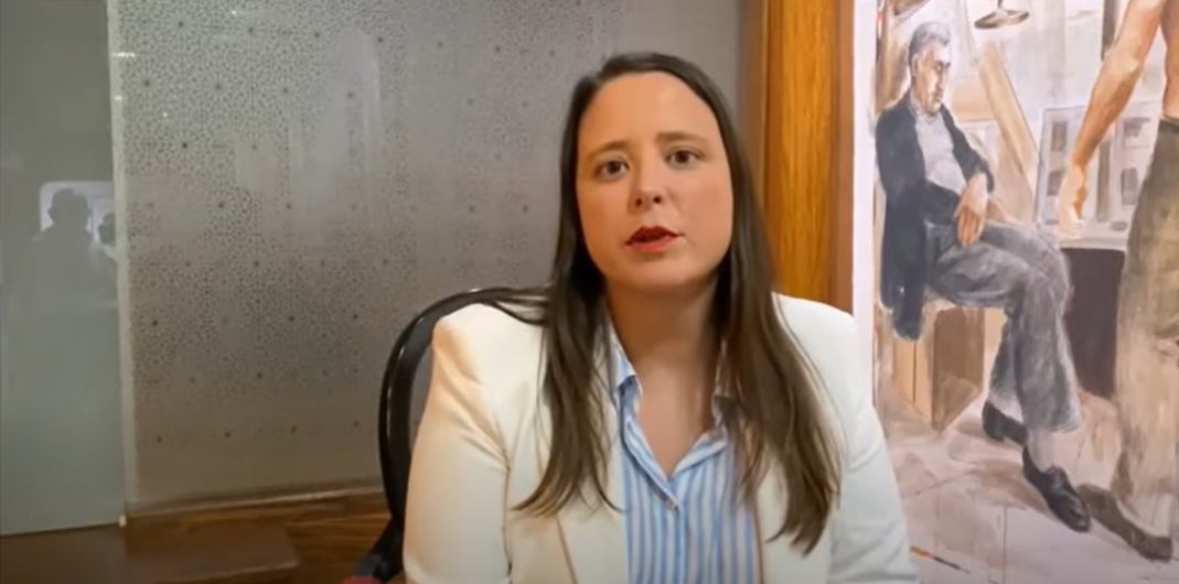 La hija del enfermo de cu00e1ncer en un vu00eddeo de la Asociaciu00f3n de Pacientes del CHUS