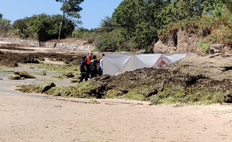 Aparece un cadáver de un hombre en las rocas de  la playa de Ancados en Boiro