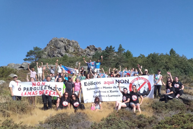 Un centenar de personas se manifiestan en Calvos de Randín (Ourense) contra el polígono eólico Lamas de Feás