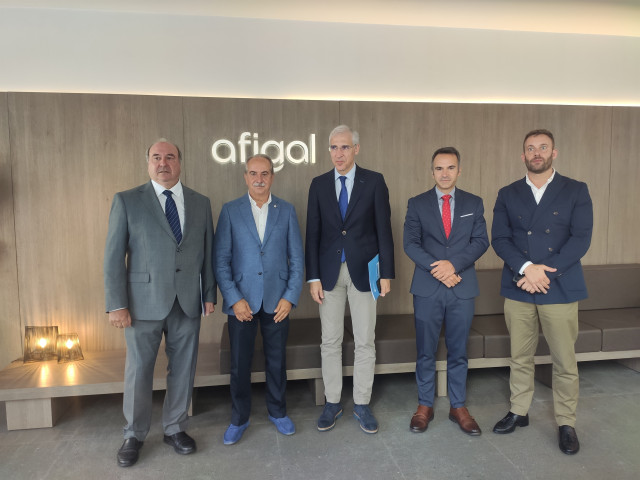 El vicepresidente económico, Francisco Conde; el delegado territorial de la Xunta en A Coruña, Gonzalo Trenor; el presidente de Afigal, Antonio Couceiro; y el director General de Afigal, Manuel Alonso, en la nueva sede de Afigal en A Coruña
