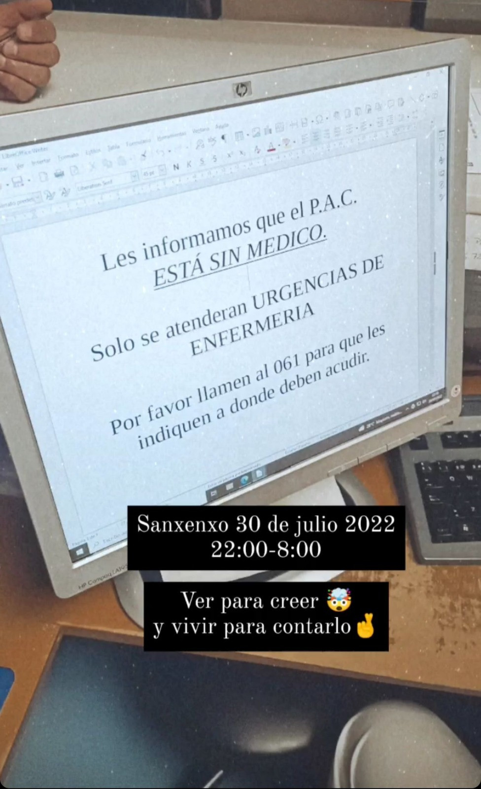Imagen de un cartel diseu00f1u00e1ndose en el PAC de Sanxenxo avisando de la falta de mu00e9dicos en una foto remitida por Batas Blancas