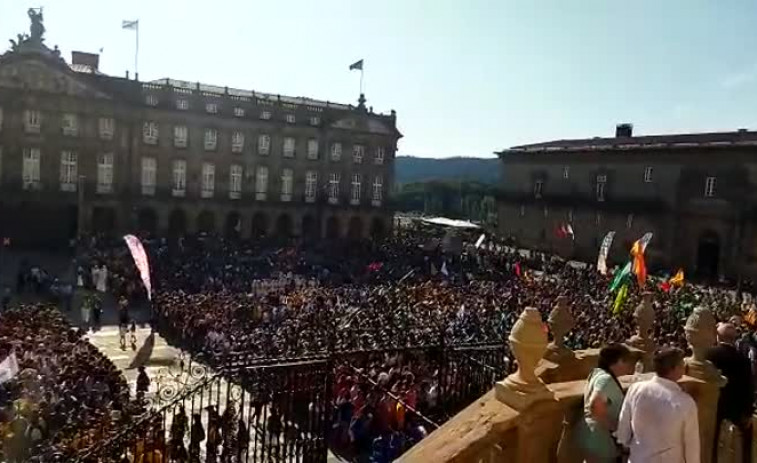 (VÍDEOS) El Obradoiro se quedó pequeño para reunir a los miles de asistentes a la Peregrinación Europea de Jóvenes 2022