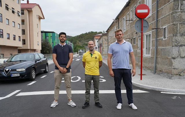 El alcalde de Ourense, Gonzalo Pérez Jácome, inaugura obras en el barrio de Covadonga.
