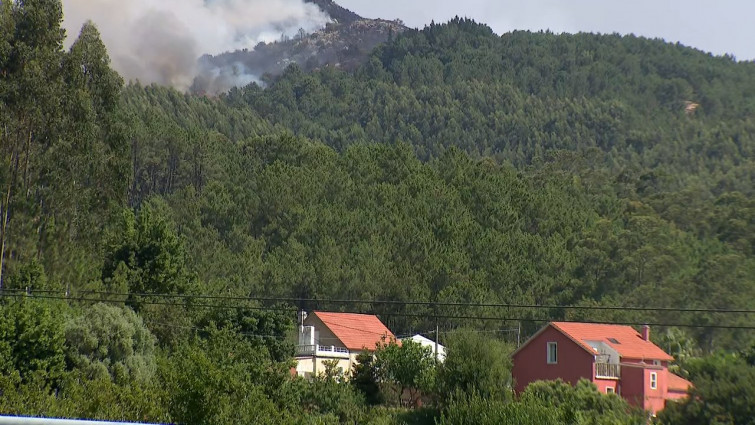 Ya son más de 1.750 las hectáreas afectadas en el incendio de Boiro