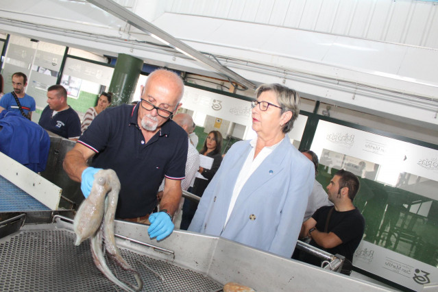 Rosa Quintana esta mañana en la lonja de Bueu (Pontevedra).