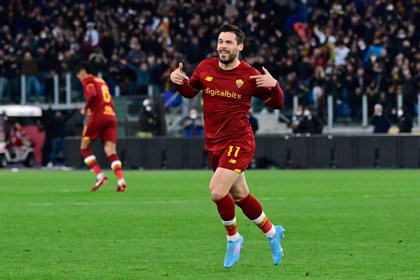 Carles Pérez ya posa como celeste después de su paso por la Roma de Mourinho