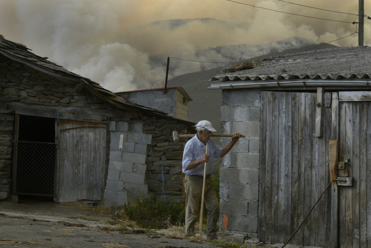 INCENDIO FORESTAL CHANDREXA DE QUEIXA NIVEL 2 POR LA ALDEA DE AS TABOAZAS. OURENSE 10/08/22, FOTO ROSA VEIGA