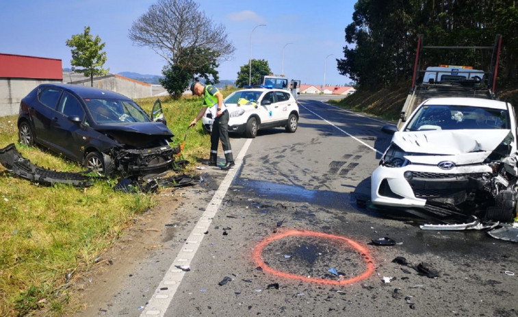 Accidente en Bergondo: tres herido graves en una colisión frontal en la AC-164