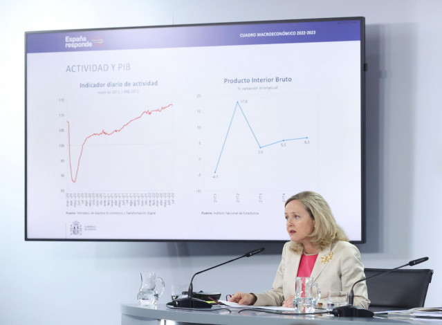 La vicepresidenta primera y ministra de Asuntos Económicos y Transformación Digital, Nadia Calviño, en una rueda de prensa posterior al Consejo de Ministros, en el Palacio de La Moncloa, a 26 de julio de 2022, en Madrid.