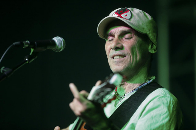 Archivo - El cantante Manu Chao durante un concierto en la Sala Tebras de Lugo, a 13 de marzo de 2022, en Lugo, Galicia (España). El cantautor y músico, de origen francés y nacionalizado español, vuelve a los escenarios tras ocho años sin actuar en la reg