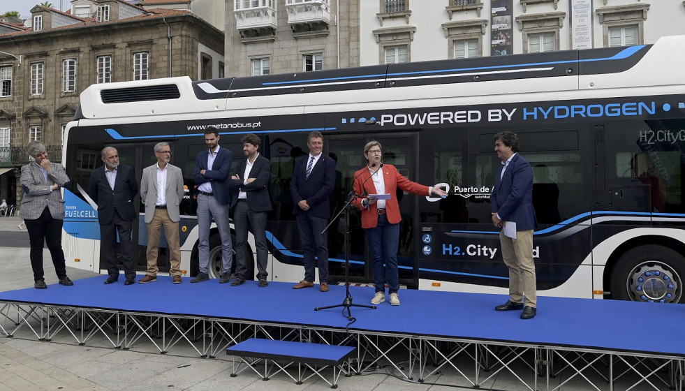 Presentación de un autobús propulsado por hidrógeno verde