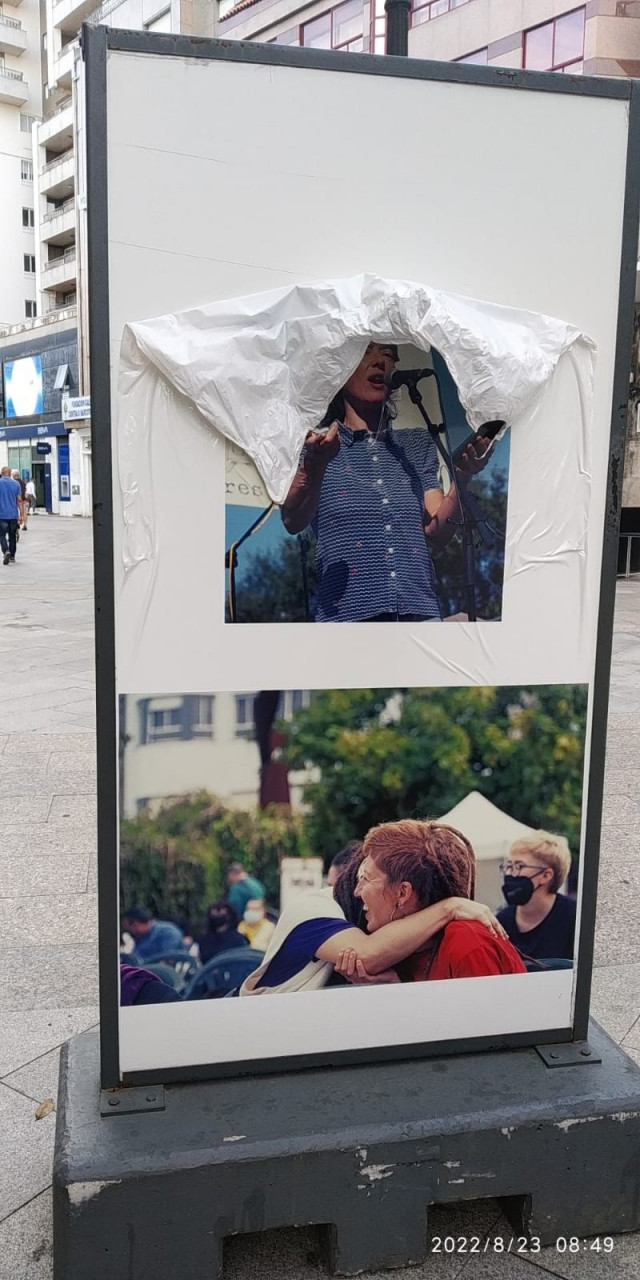 Destrozos en una exposición feminista de Vilagarcía