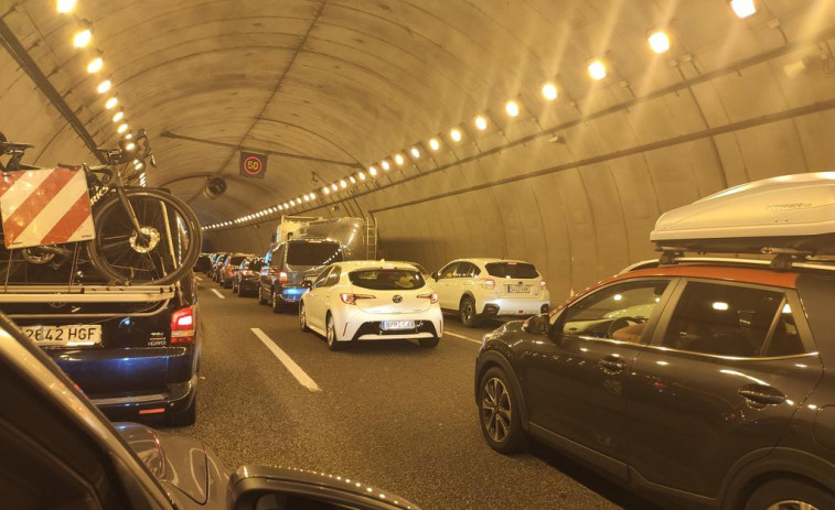 Operación regreso: el Gobierno recomienda evitar Pedrafita en hora punta ante las grandes los atascos de tráfico en la A6