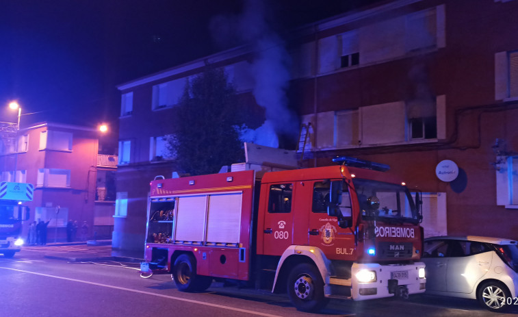 El incendio de un puesto ambulante en Porto do Son deja herido al vendedor propietario del negocio
