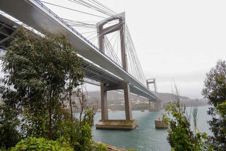 Conmoción por el hallazgo de un cadáver flotando bajo el Puente de Rande frente a la costa de Moaña