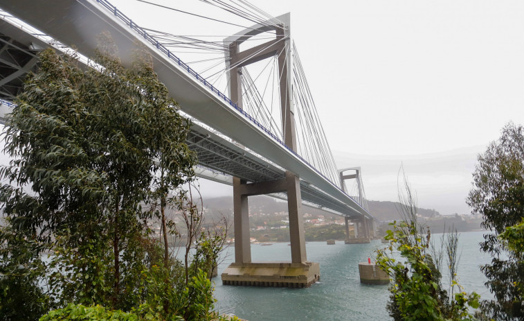 Conmoción por el hallazgo de un cadáver flotando bajo el Puente de Rande frente a la costa de Moaña