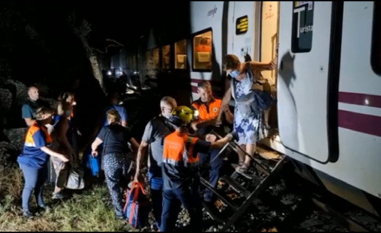 Descarrila un tren Alvia de la línea Barcelona-Vigo sin heridos