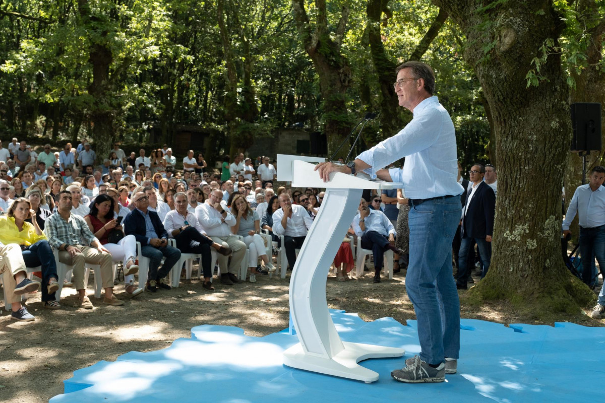 El presidente del partido Popular (PP), Alberto Núñez Feijóo, interviene en la inauguración del curso político del PP en Cerdedo-Cotobade (Pontevedra), a 27 de agosto de 2022.