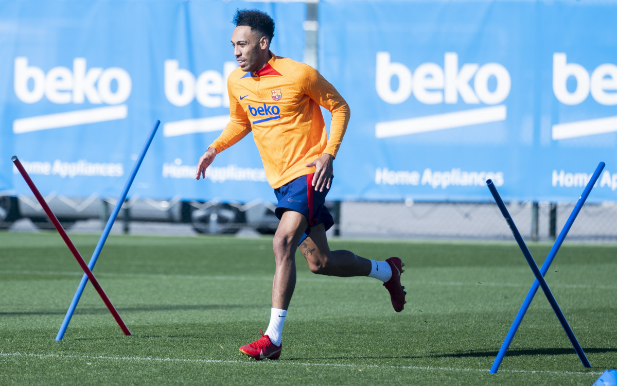 El nou jugador del FC Barcelona Pierre-Emerick Aubameyang en un entrenament