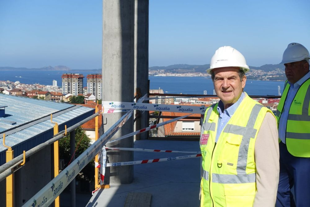 El alcalde de Vigo Abel Caballero durante la inaguraciu00f3n de las obras en la ETAP de O Casal este agosto