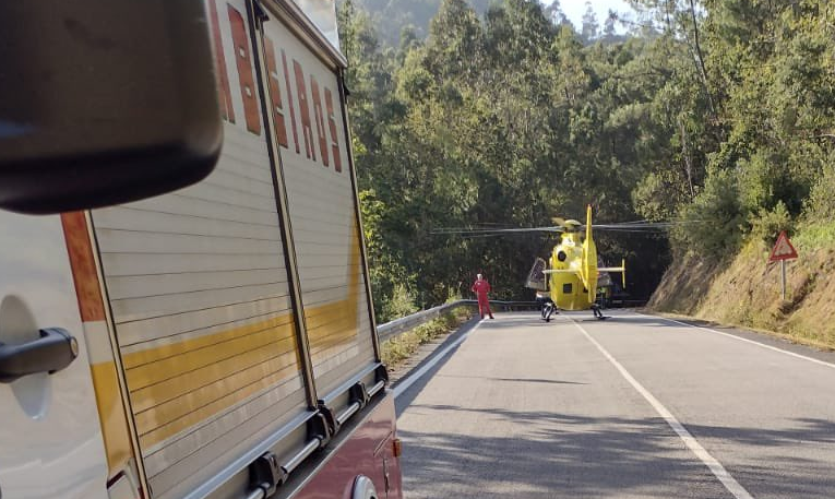 Lugar del accidente en una foto de los bombeiros de Boiro