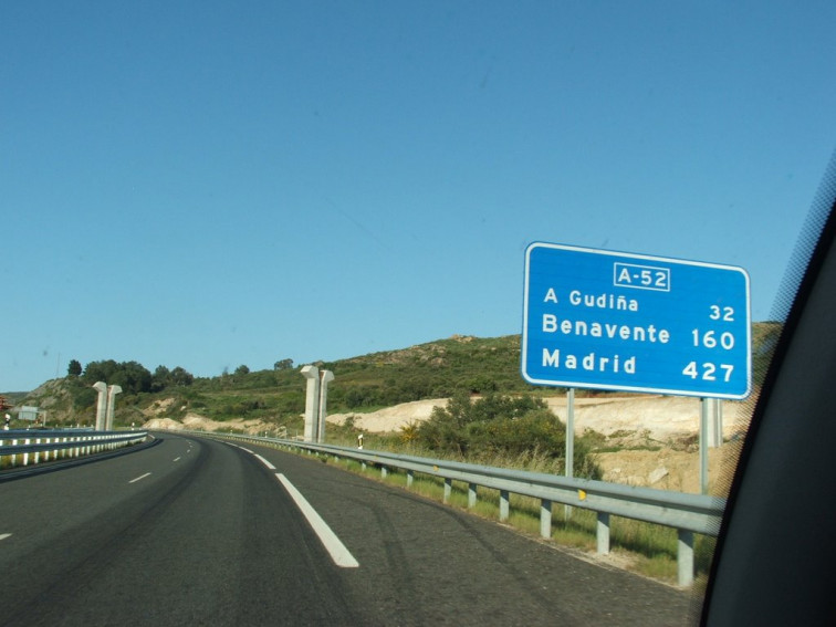 Casi 30 vehículos implicados en una colisión múltiple en la A-52