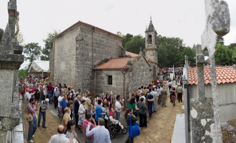 El cura de As Neves cancela un bautizo porque la madrina vive con su pareja sin estar casada; el Obispado respalda la decisión