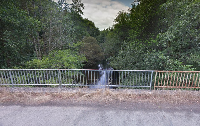 El Ru00edo Tambre cerca de la desembocadura de Rego de Souto en una imagen de Google Street View