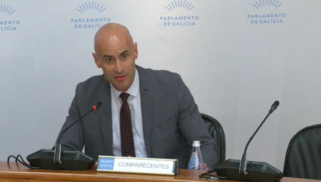 Archivo - El gerente del Servizo Galego de Saúde (Sergas), José Flores, comparece en la Comisión 5ª del Parlamento de Galicia.