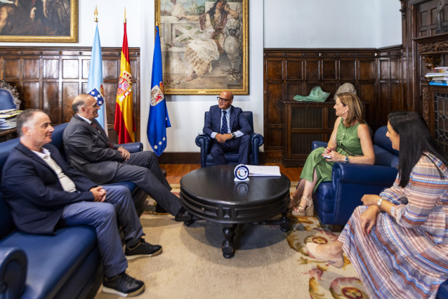 Reunión Manuel Baltar (Presidente Da Deputación Ourense) Con Joaquín Reigosa Roger (Reitor Da Uni. De Vigo) Acompañado De Elena Rivo (Vicerreitora Do Campus De Ourense), Jose Luis Míguez Tabarés (Vicerreitor De Planificación) E Belén Rubio Armesto (Vicer