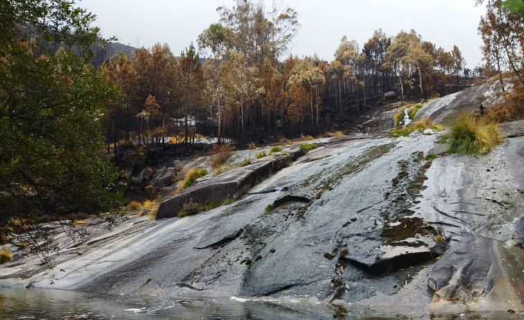 Cortes de agua en A Pobra por las lluvias torrenciales que arrastran ceniza de los incendios del Barbanza