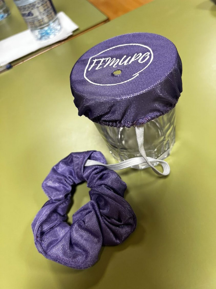 Feministas de Pontevedra lanzan un cubrevasos contra la sumisión química que será presentado en las fiestas de Tomiño (VÍDEO)