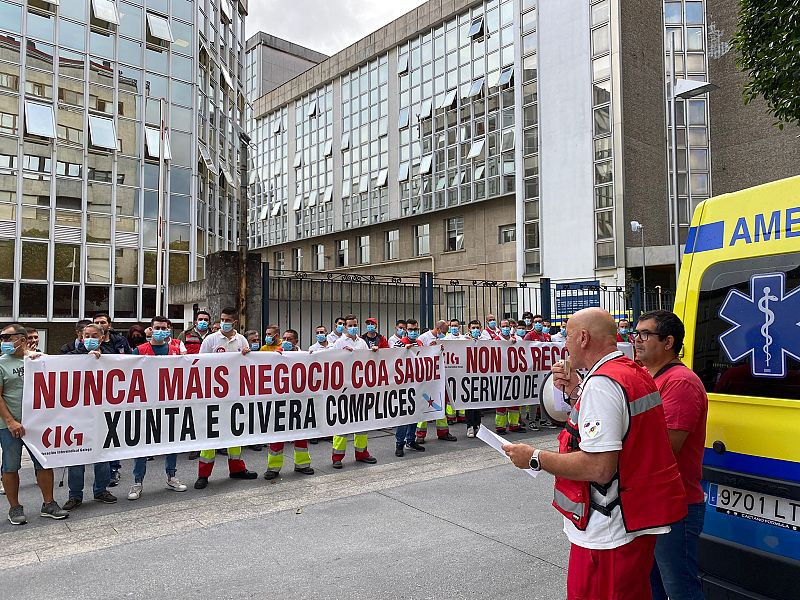 Manifestación de trabajadores de Ambulancias Civera hoy en Pontevedra en una foto de la CIG