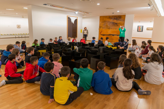 Archivo - Visita de escolares a la Fundación María José Jove