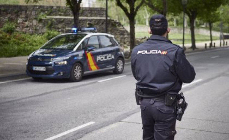 La Policía Nacional libera a una mujer retenida en un piso de Ourense y detiene a su captor