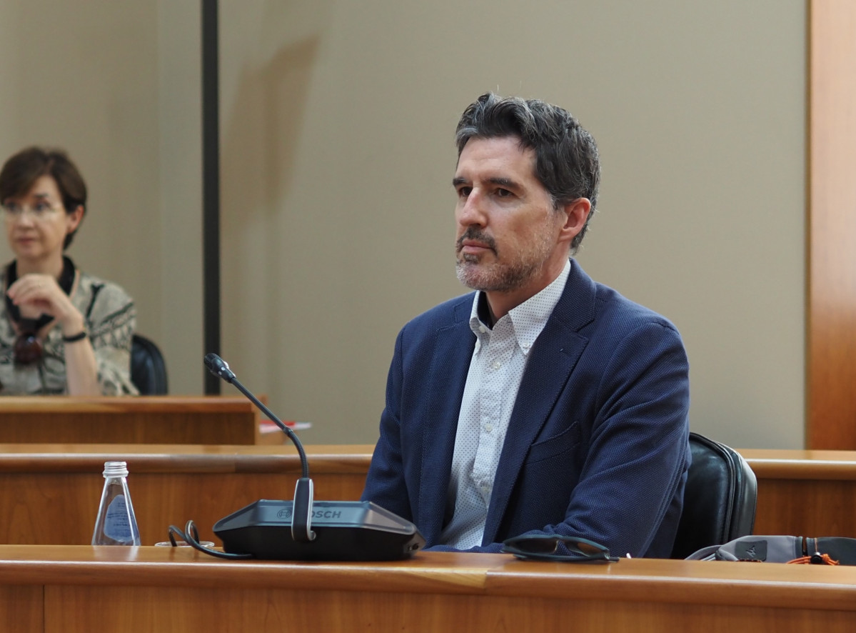 El diputado socialista Pablo Arangüena en el debate de una iniciativa en el Parlamento gallego