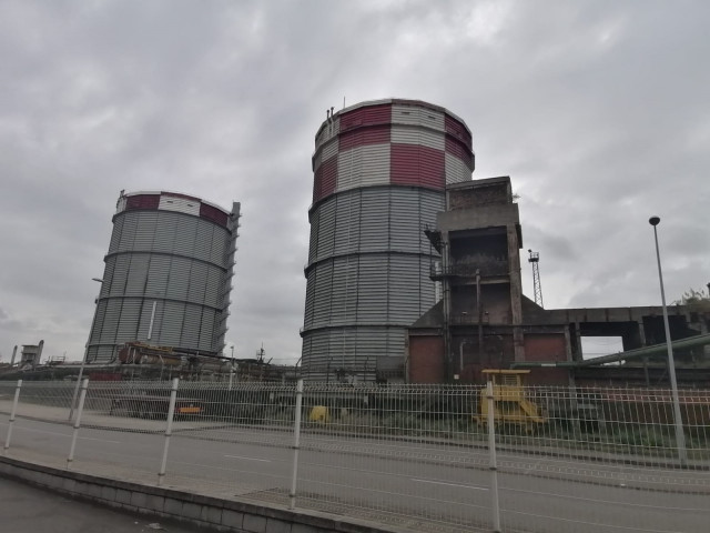 Archivo - Baterías de ArcelorMittal en Asturias.