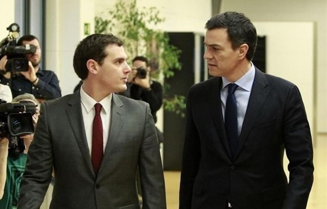 Feijóo carga contra o “teatro” do PSOE con Ciudadanos