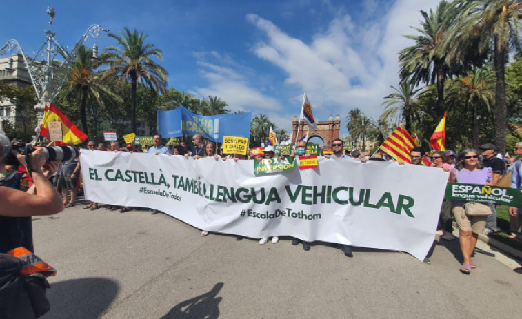Manifestación multitudinaria en Barcelona en defensa del español como lengua vehicular en las escuelas