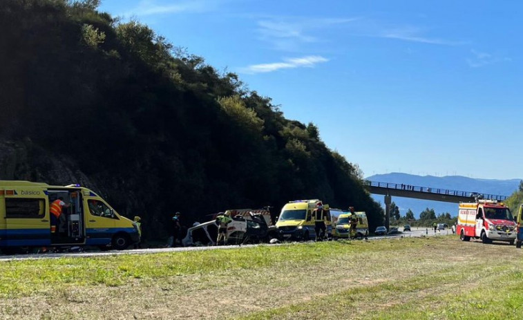 Accidente con víctimas mortales en Noia: dos fallecidos en una colisión múltiple que implicó a tres vehículos