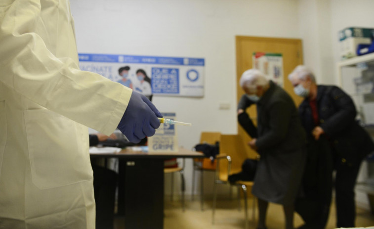 Salud Pública aconseja administrar juntas la dosis de recuerdo de la Covid con la vacuna de la gripe