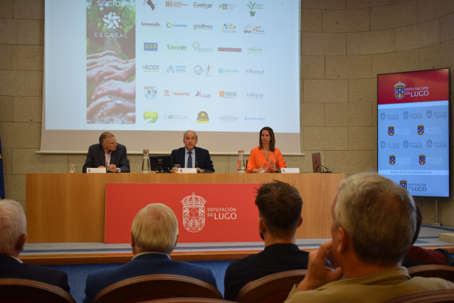 Nota De Prensa E Foto: O Presidente Inaugura Unha Xornada De Análise Sobre A Situación Laboral Das Persoas Con Discapacidade, Colofón Da Mostra Que A Deputación Levou Aos Concellos Da Provincia