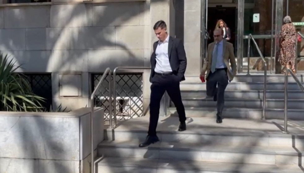 Archivo - Santi Mina sale de la Audiencia de Almería tras comparecer por sorpresa en persona ante el tribunal