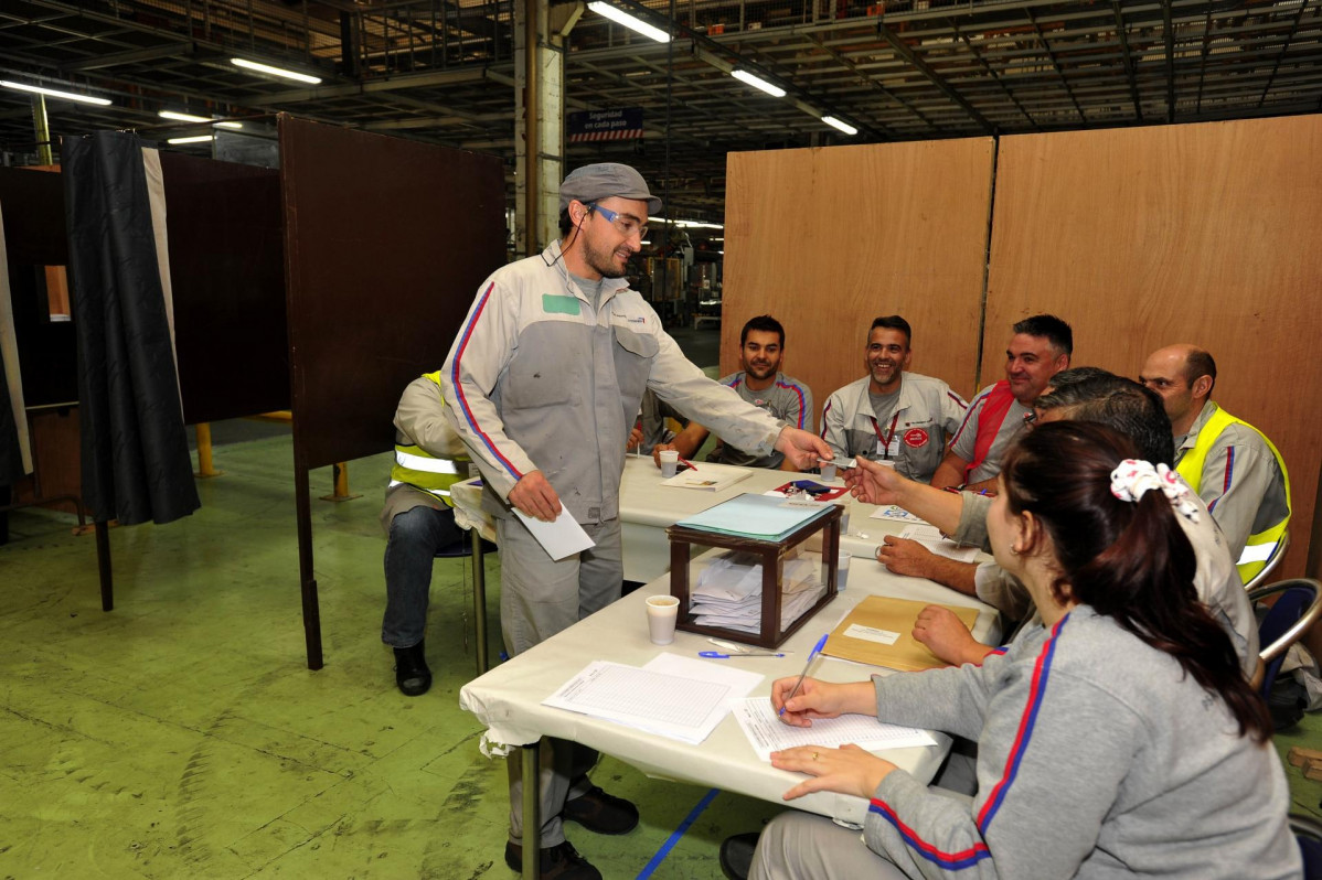 Archivo - Elecciones sindicales en PSA Vigo (ahora Stellantis) en 2018