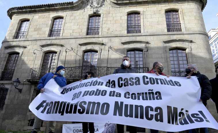 Defensa do Común organiza una marcha para exigir la devolución de la Casa Cornide a titularidad pública
