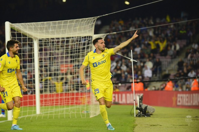 Lucas Pérez confía ser el regalo de Reyes que espera el deportivismo