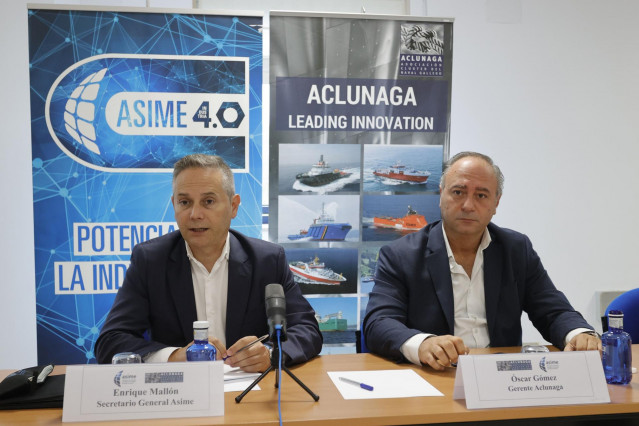 El gerente de Aclunaga, Óscar Gómez, y el secretario general de Asime, Enroque Mallón, en una reunión con empresarios de la comarca de Ferrolterra.